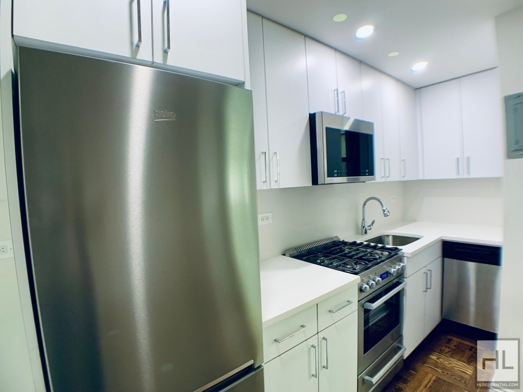 East 35 Street - Photo 6