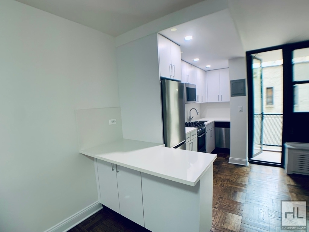 East 35 Street - Photo 4