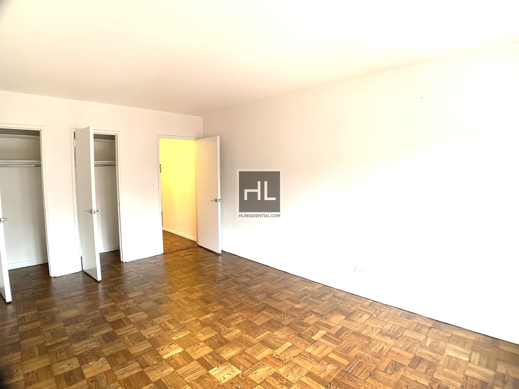 East 35 Street - Photo 6