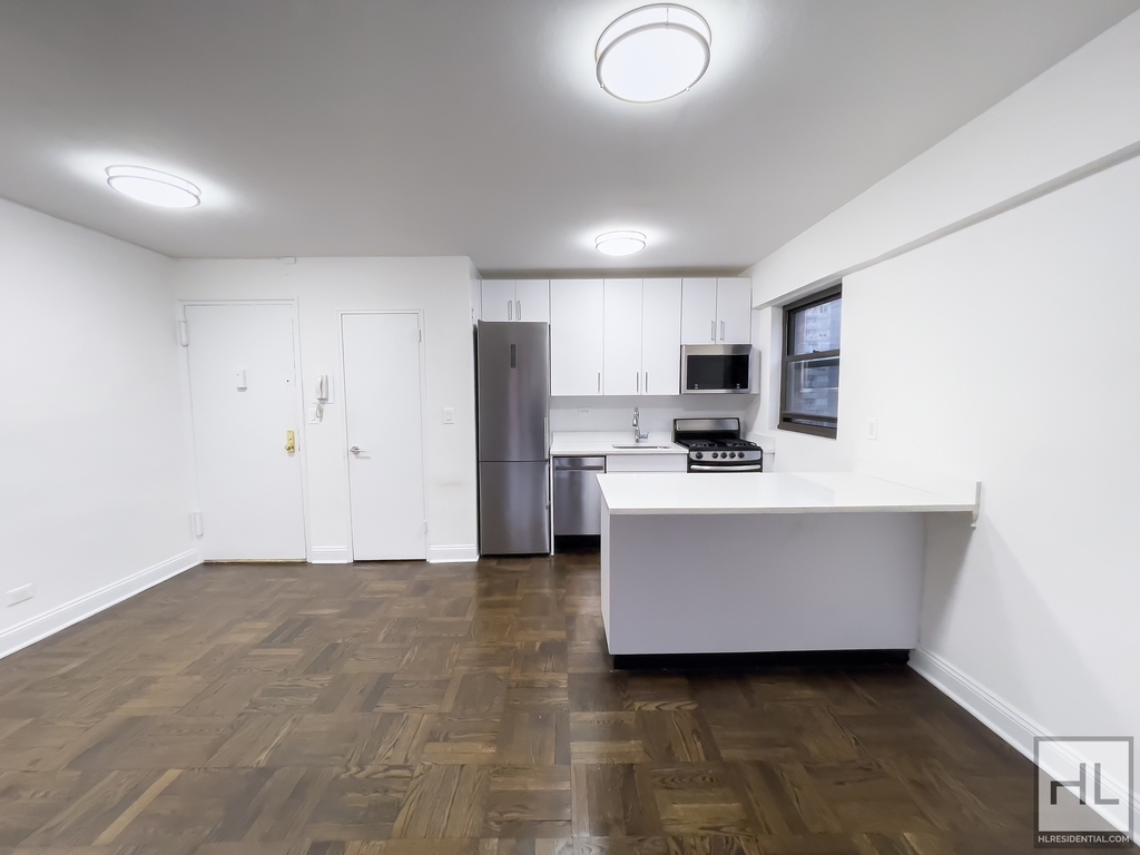 East 35 Street - Photo 2