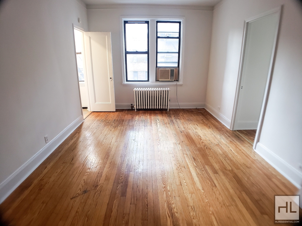 E 55 St - Photo 1