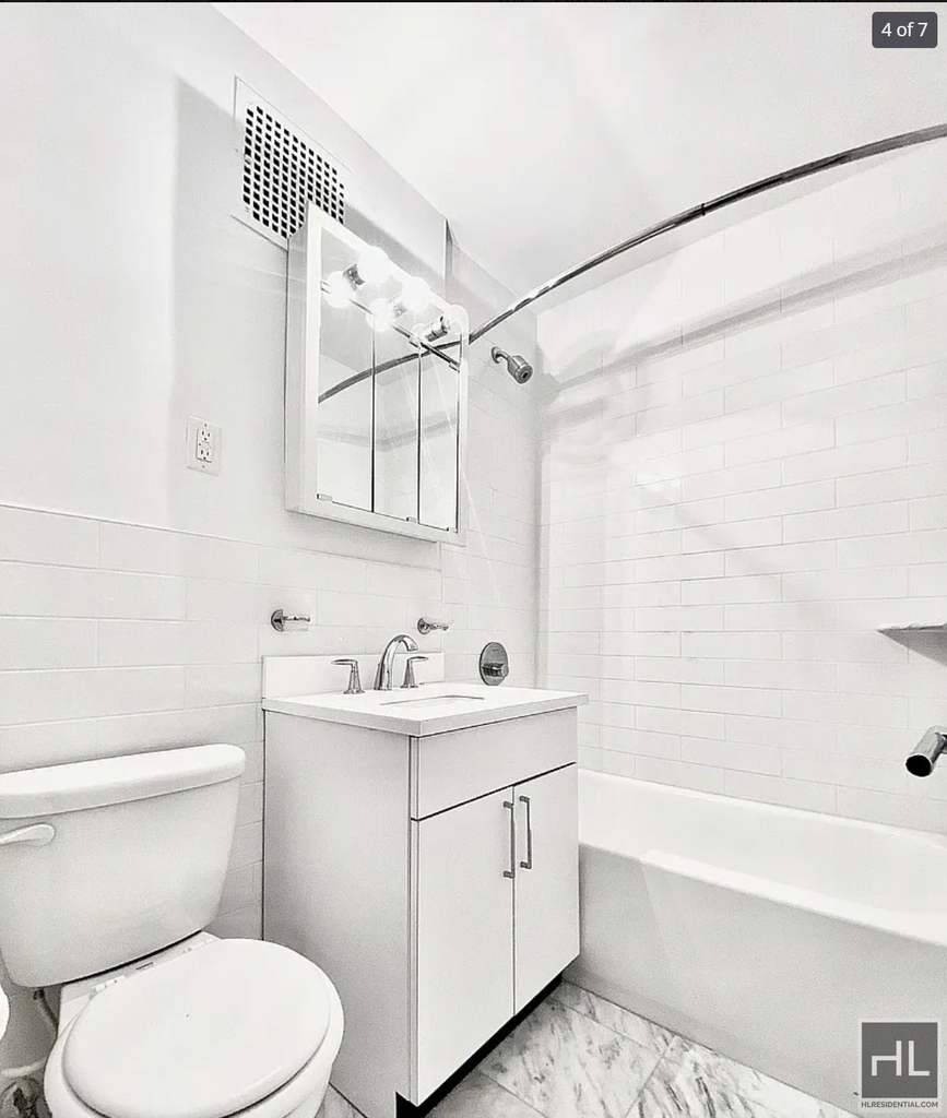 E 55 St - Photo 3