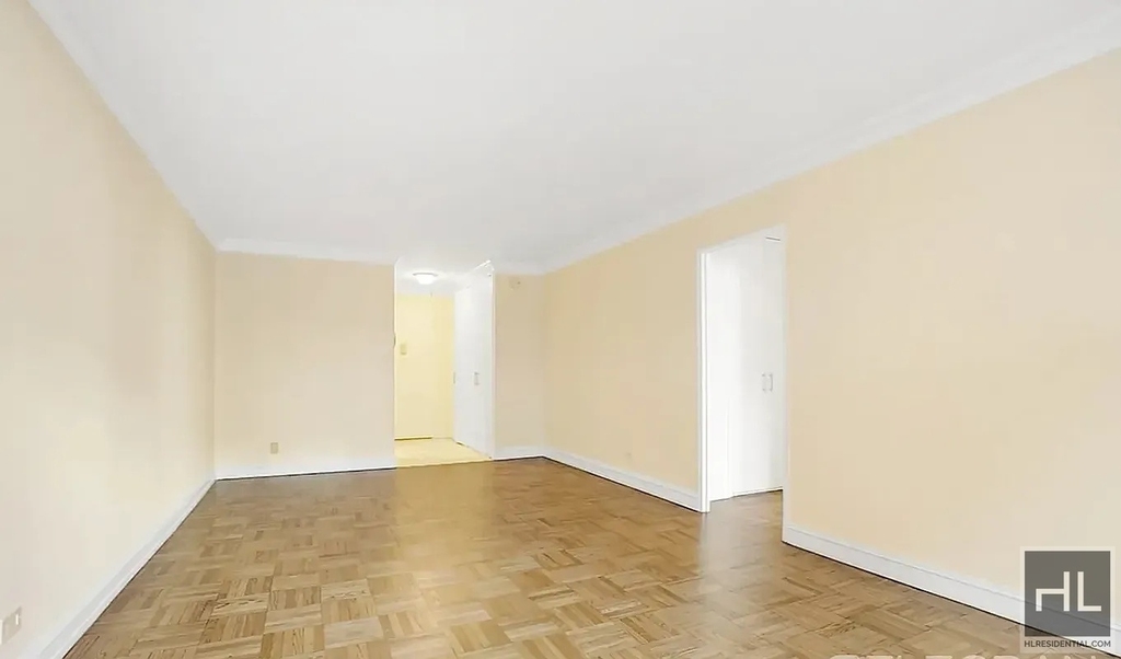 8th Avenue - Photo 2