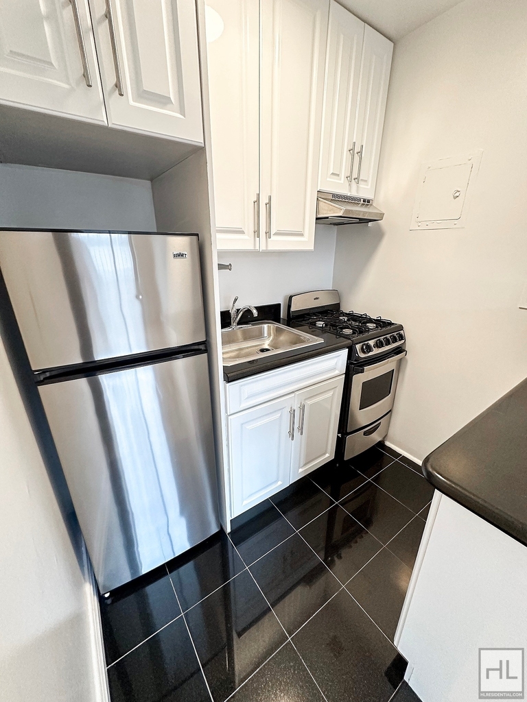 York Avenue - Photo 2