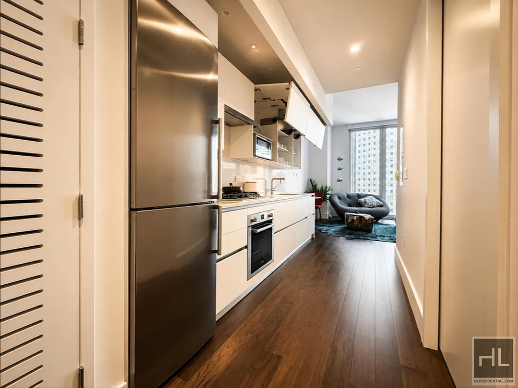 East 44th Street - Photo 1