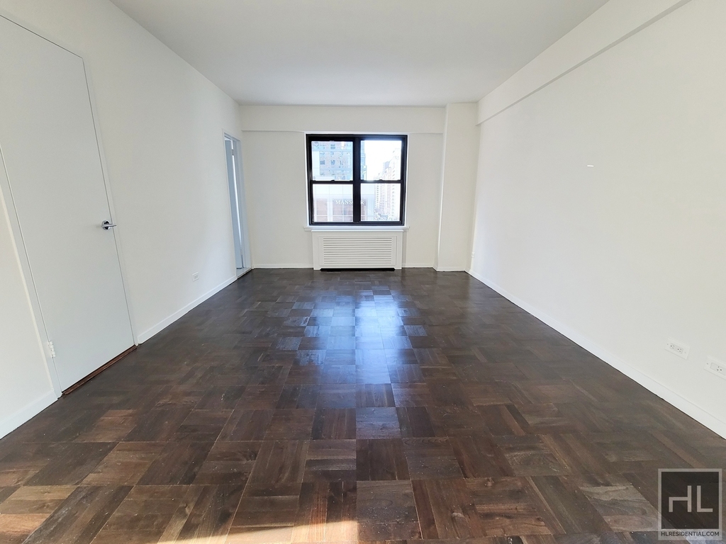 East 57 Street - Photo 3