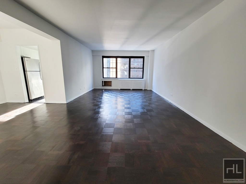East 57 Street - Photo 0