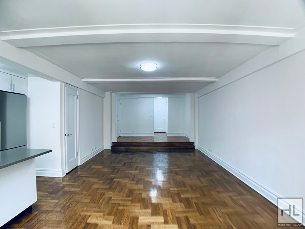 East 38 Street - Photo 1