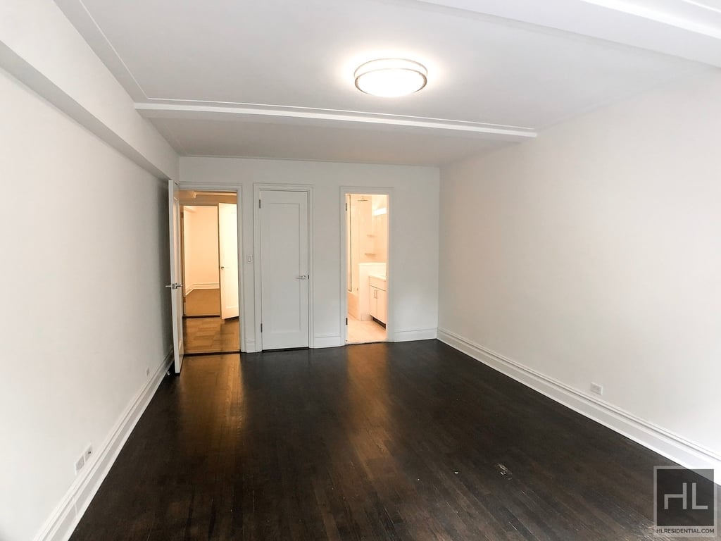 East 38 Street - Photo 5