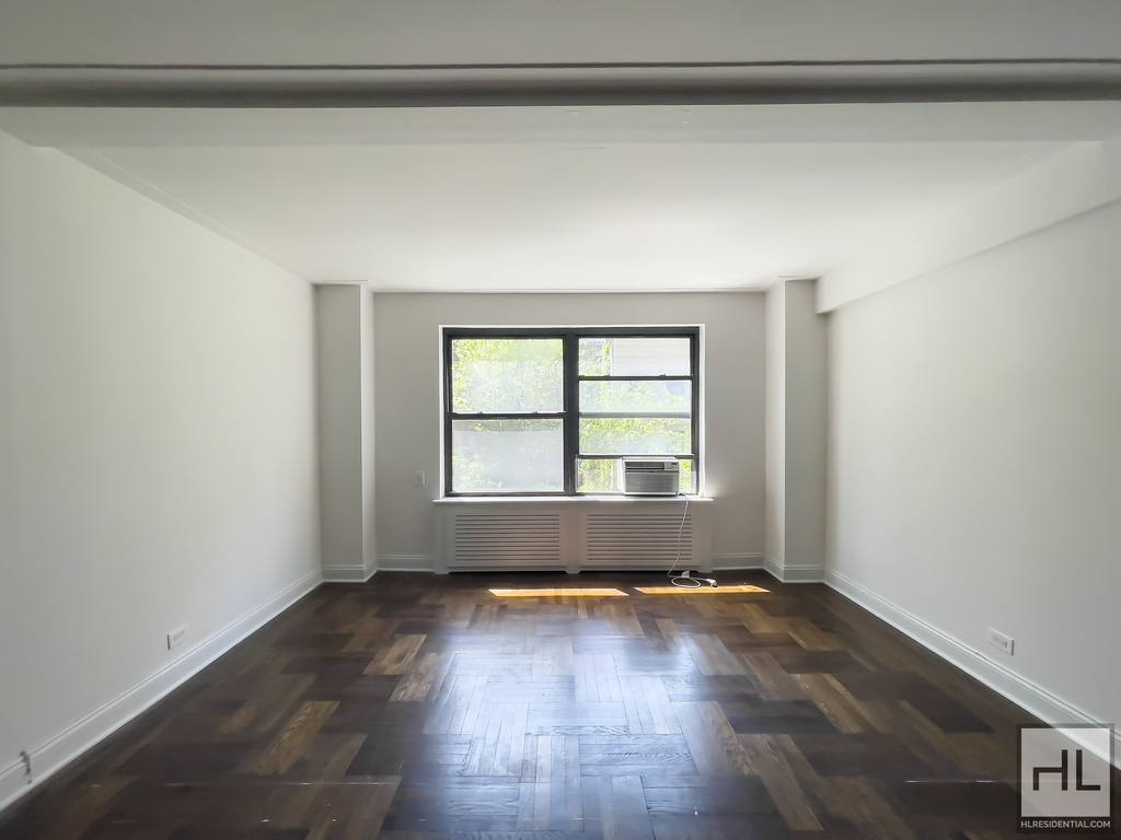 East 38 Street - Photo 3