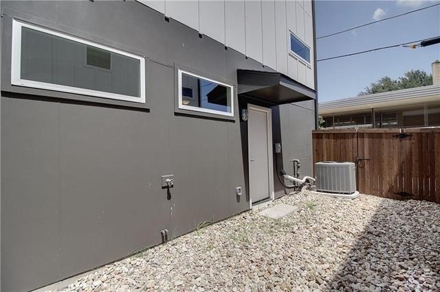 2310 N Carroll Avenue - Photo 4