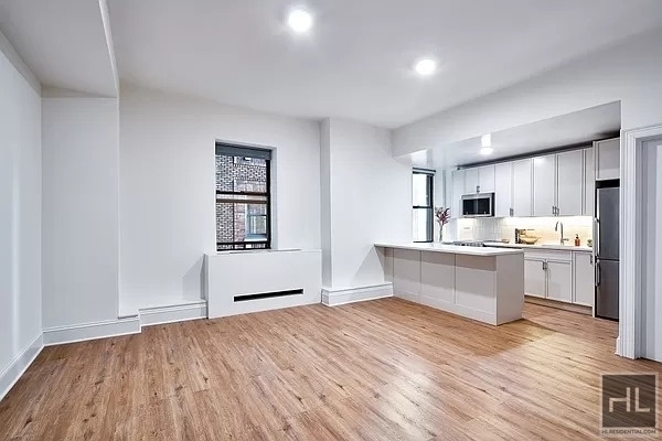 West 34th Street - Photo 1