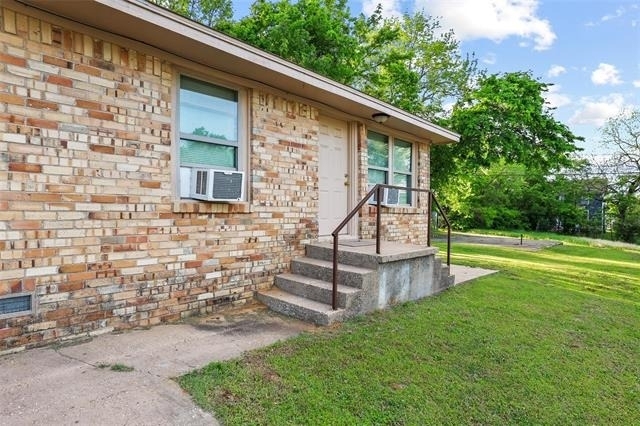 701 W Hull Street - Photo 0