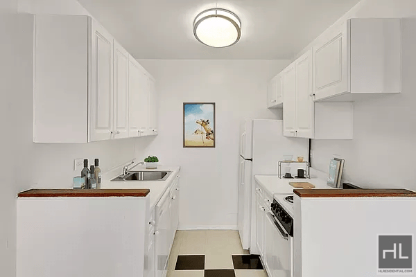 West 34th Street - Photo 3