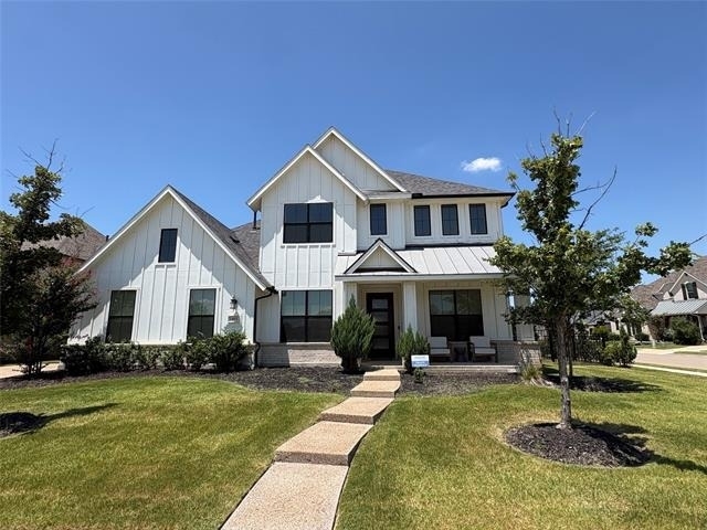 1451 Maplewood Drive - Photo 0