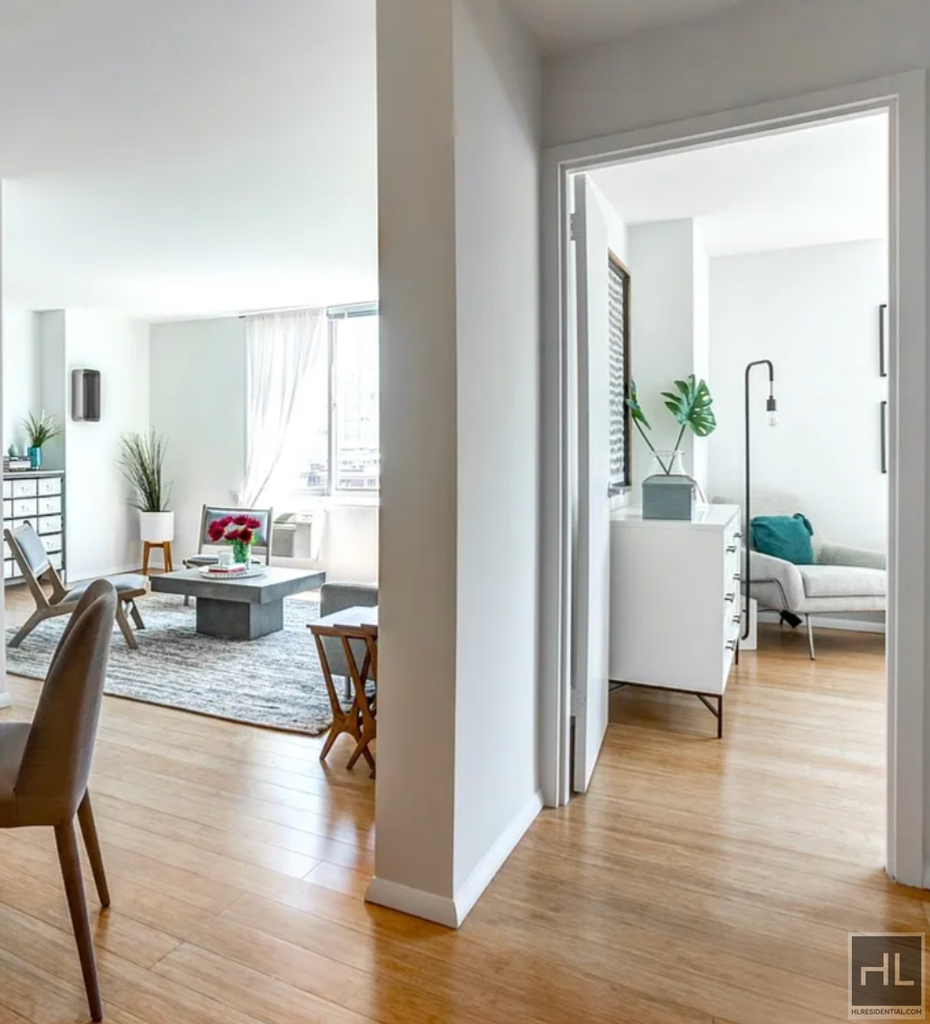 2nd Avenue - Photo 3