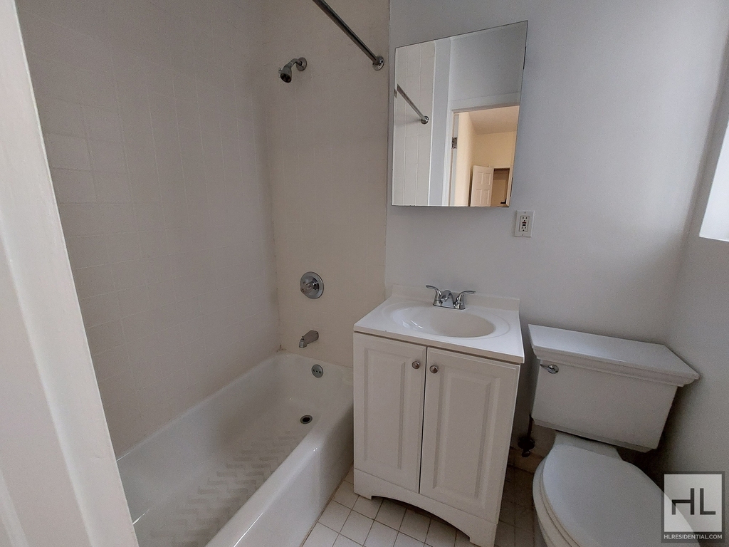 West 11 Street - Photo 3