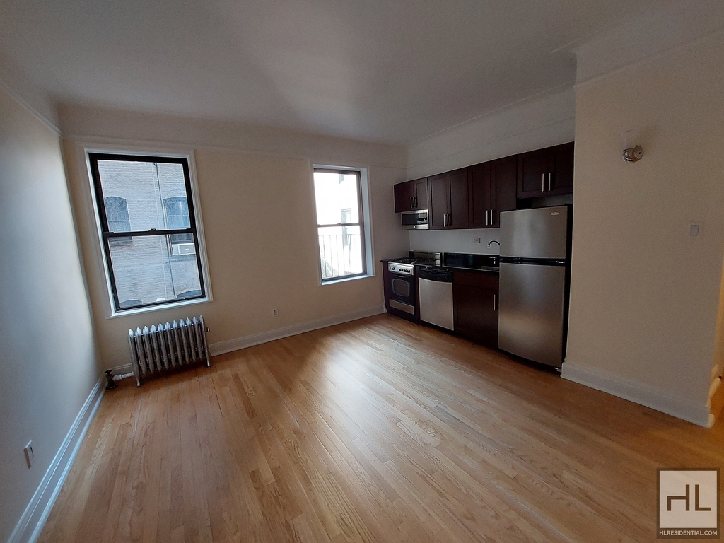 West 11 Street - Photo 1