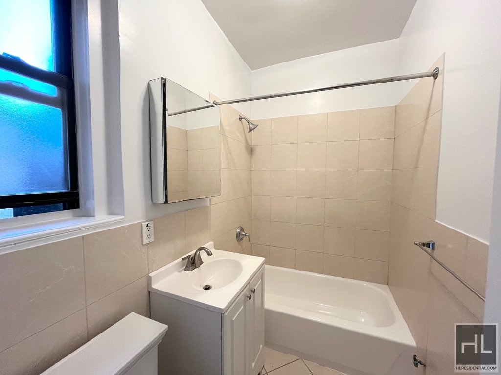 West 11 Street - Photo 2