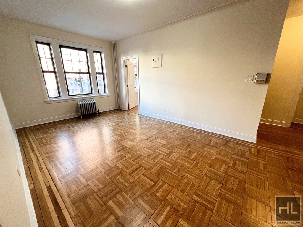 West 11 Street - Photo 1