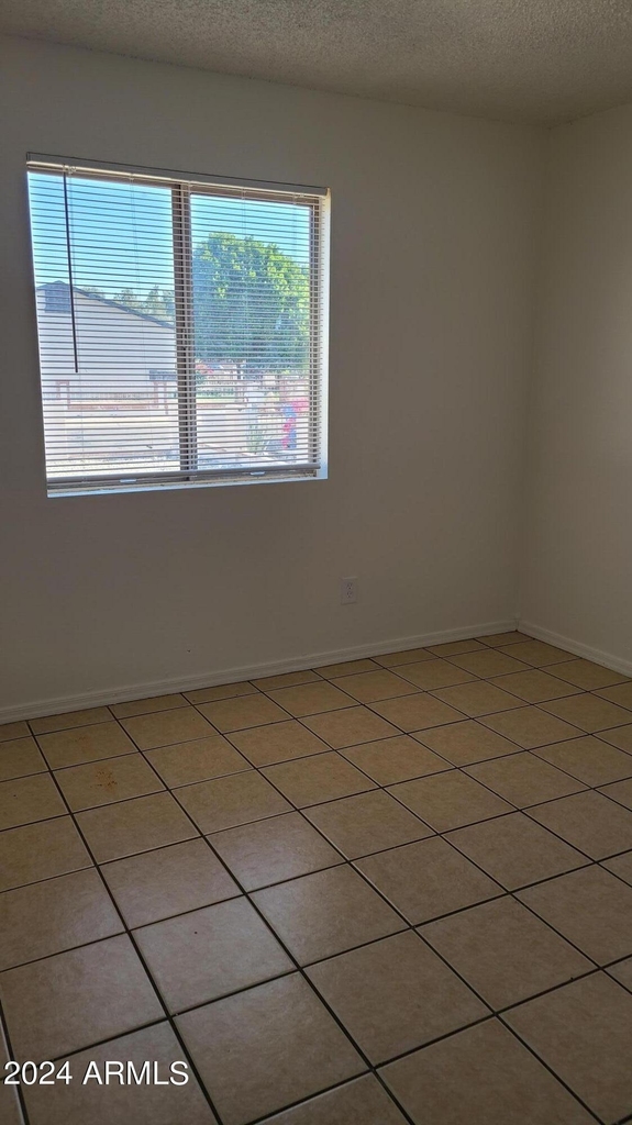 6111 W Cambridge Avenue - Photo 10