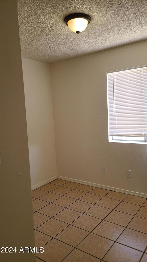 6111 W Cambridge Avenue - Photo 12