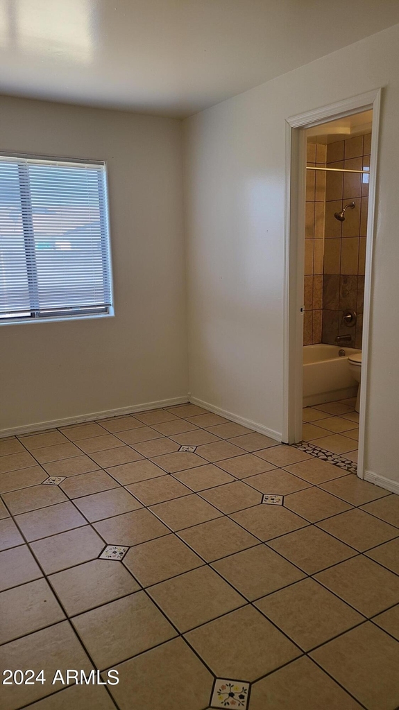 6111 W Cambridge Avenue - Photo 5