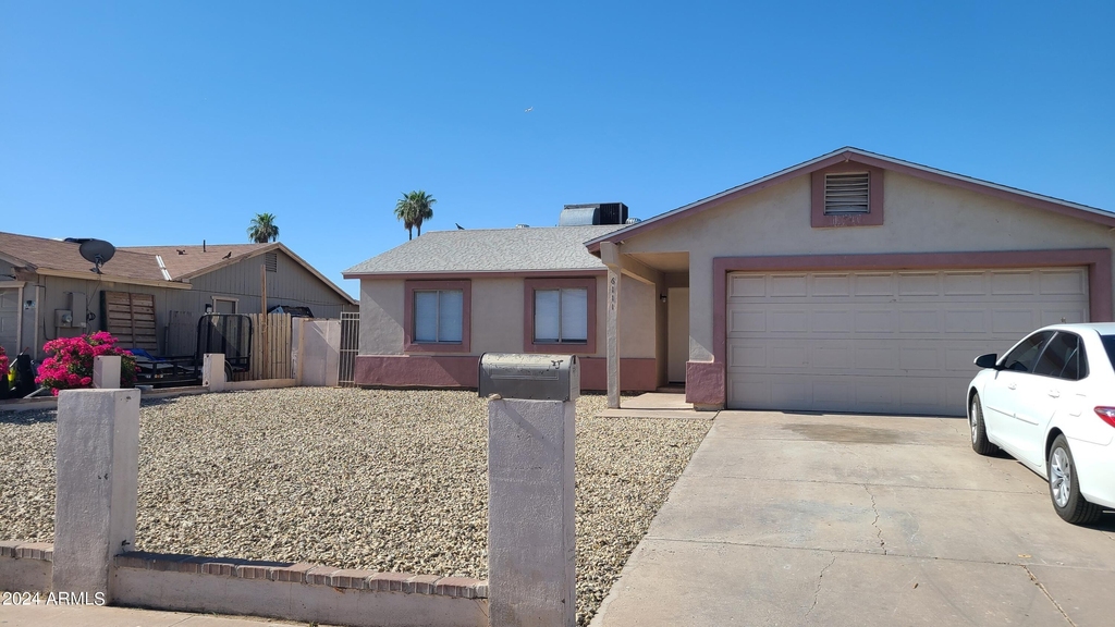 6111 W Cambridge Avenue - Photo 0