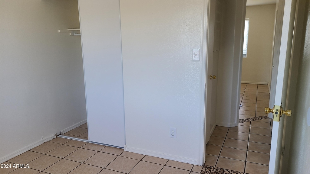 6111 W Cambridge Avenue - Photo 9