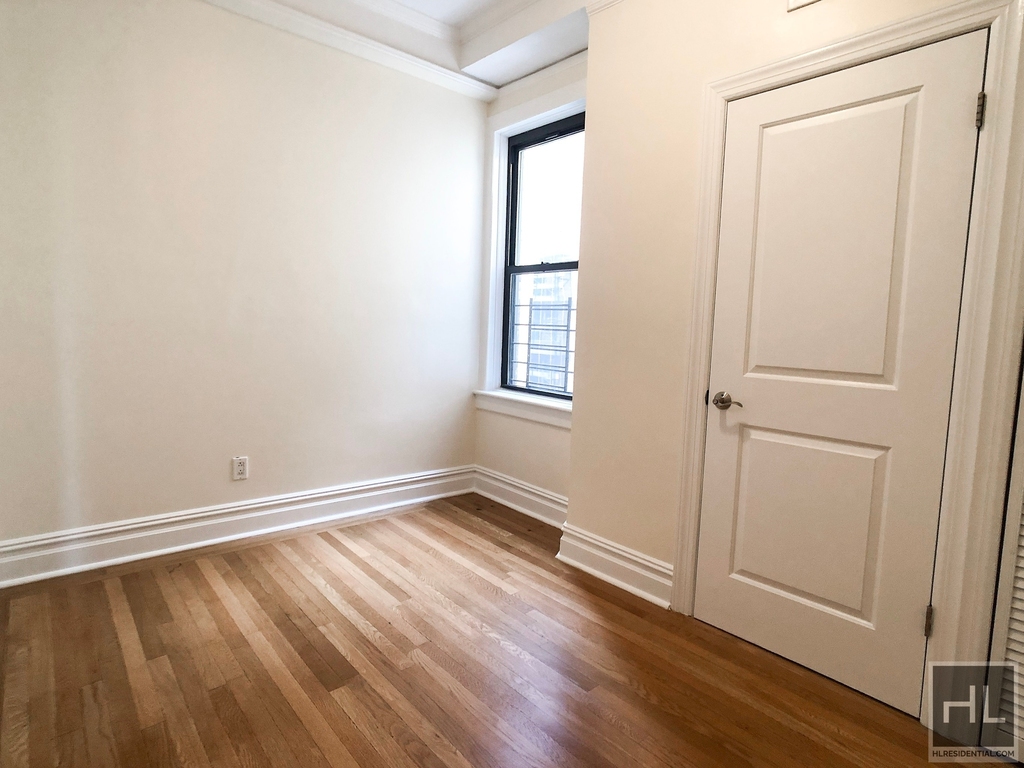 East 80th Street - Photo 2