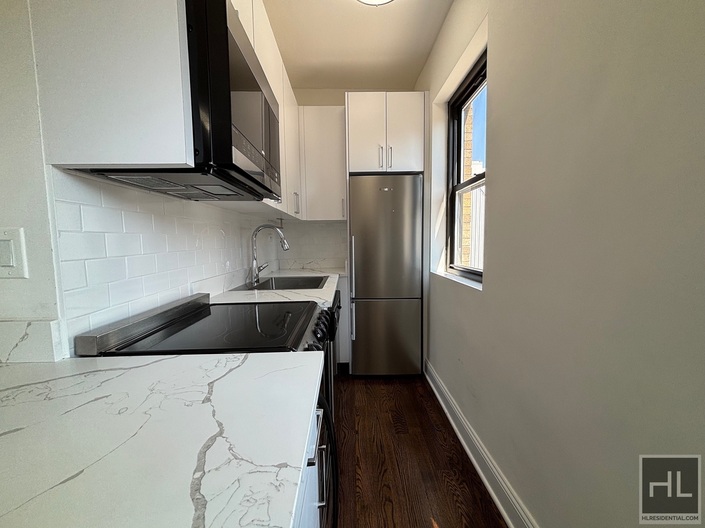 East 69 Street - Photo 4