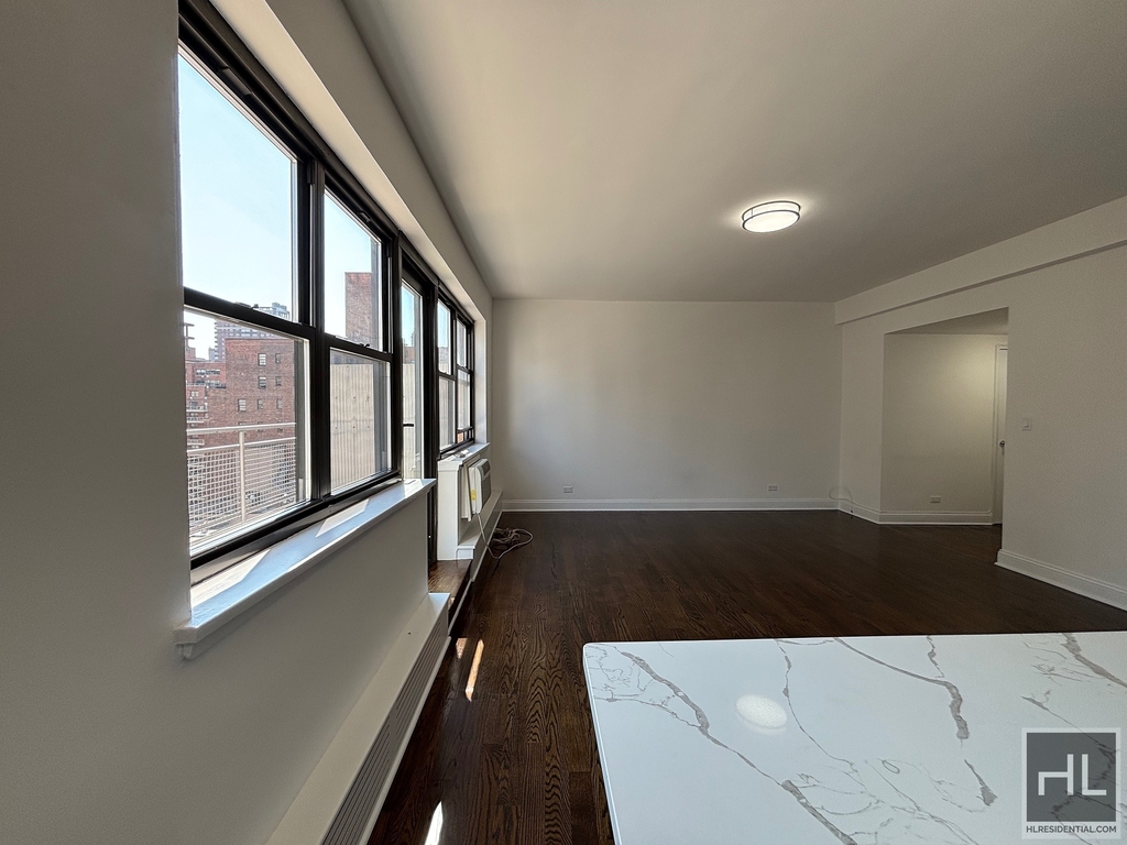East 69 Street - Photo 1