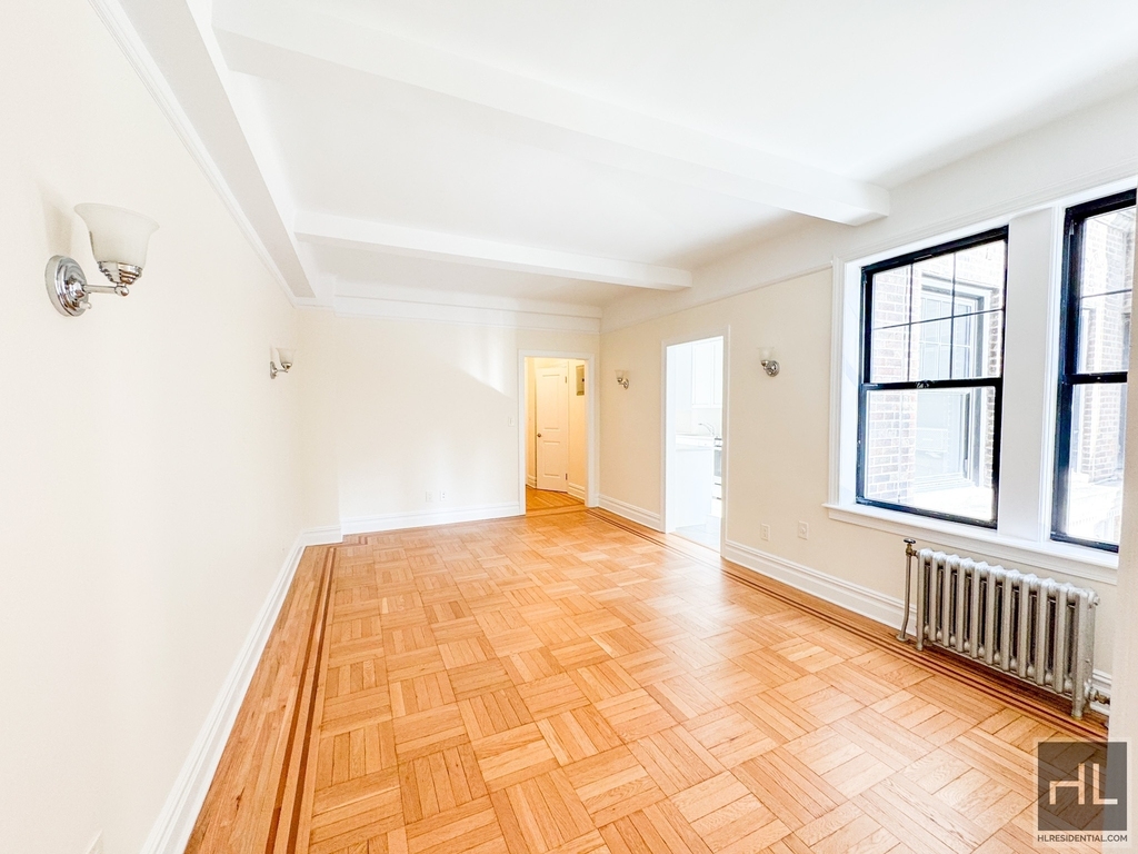 East 92 Street - Photo 2