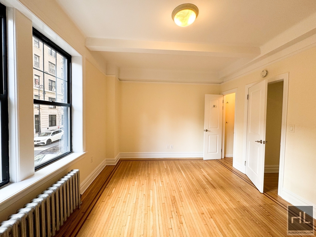 East 92 Street - Photo 0
