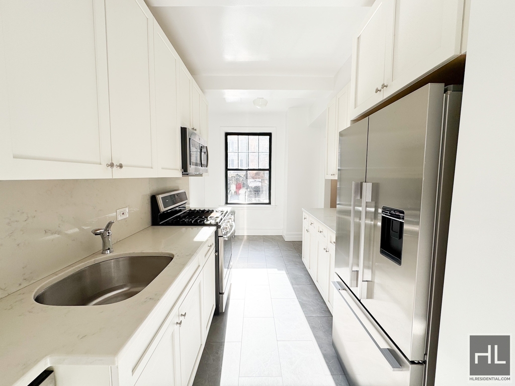 East 92 Street - Photo 1