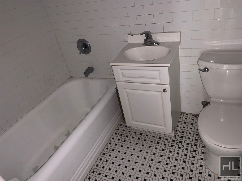 East 89 Street - Photo 3