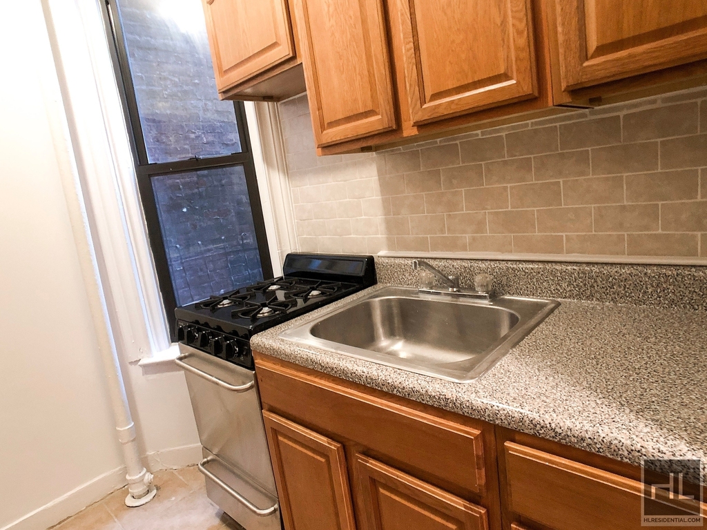 East 82 Street - Photo 2