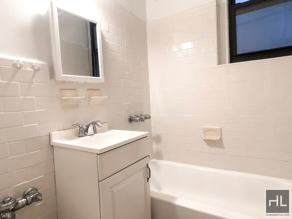 East 82 Street - Photo 4