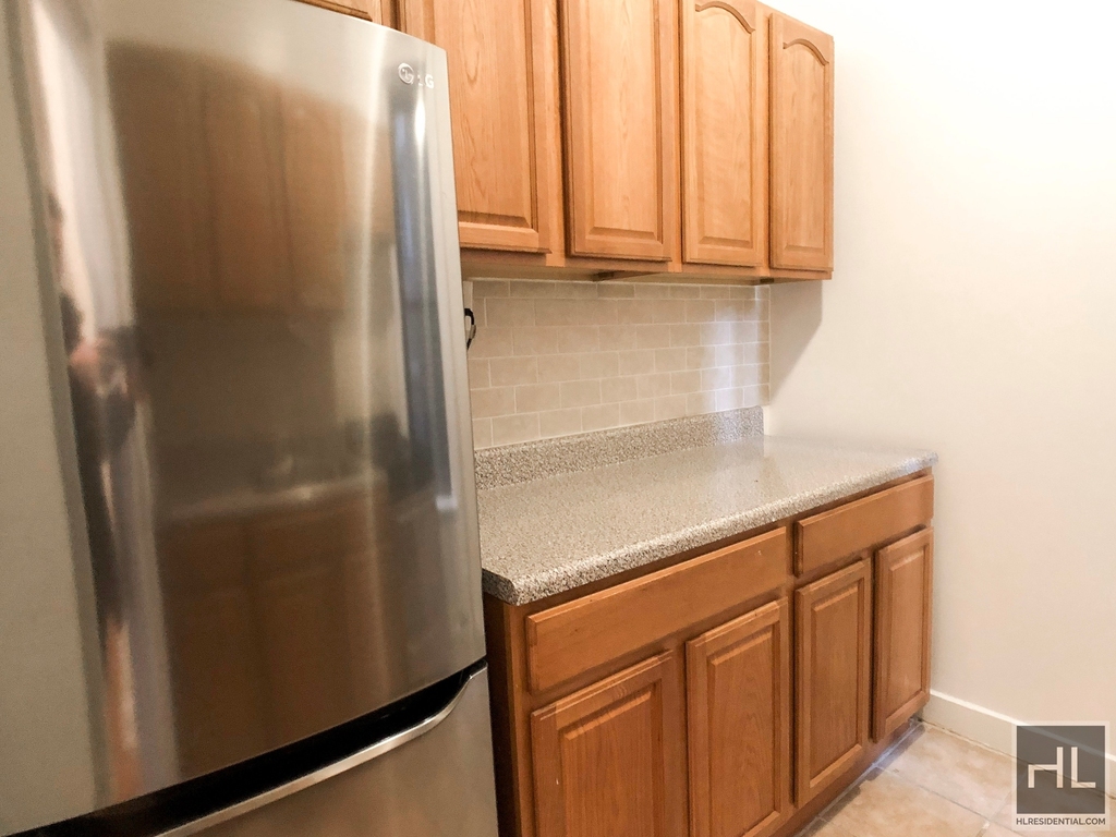 East 82 Street - Photo 3
