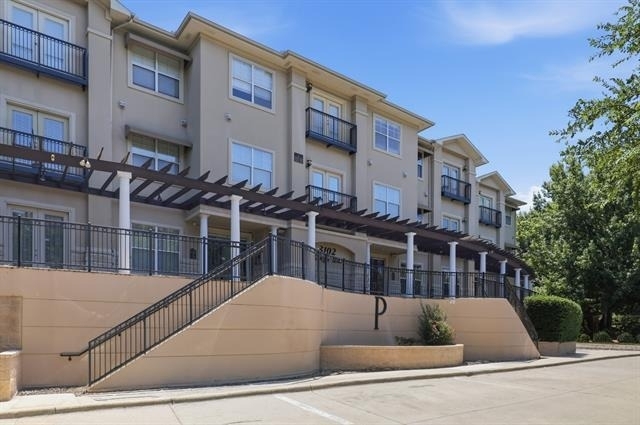 3102 Kings Road - Photo 0