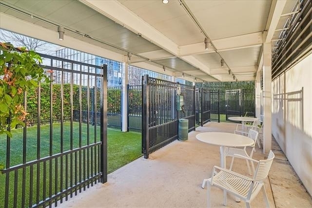 7901 Windrose Avenue - Photo 34