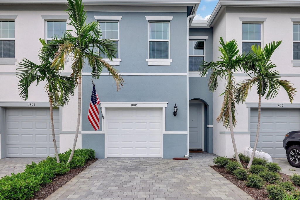 1807 Se Ocean Cove Way - Photo 0