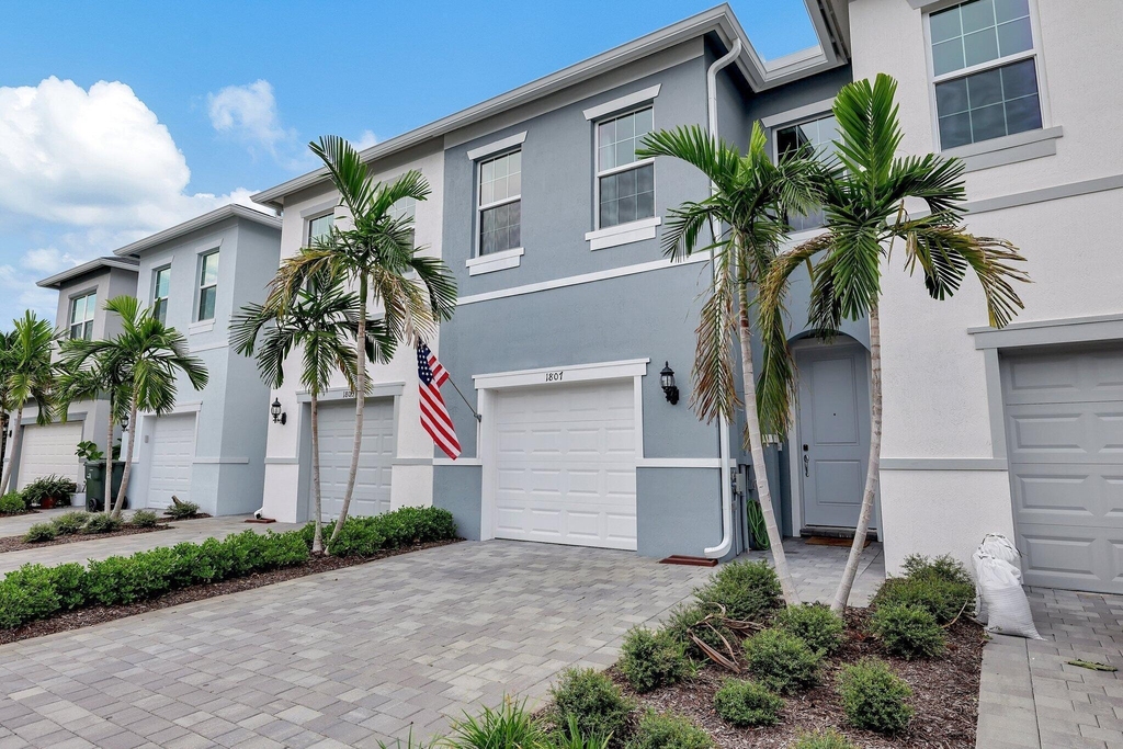 1807 Se Ocean Cove Way - Photo 1