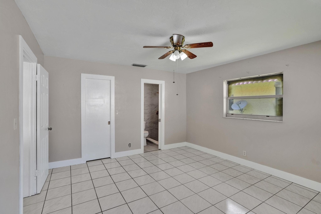 7010-7012 Nw 78th Avenue - Photo 17