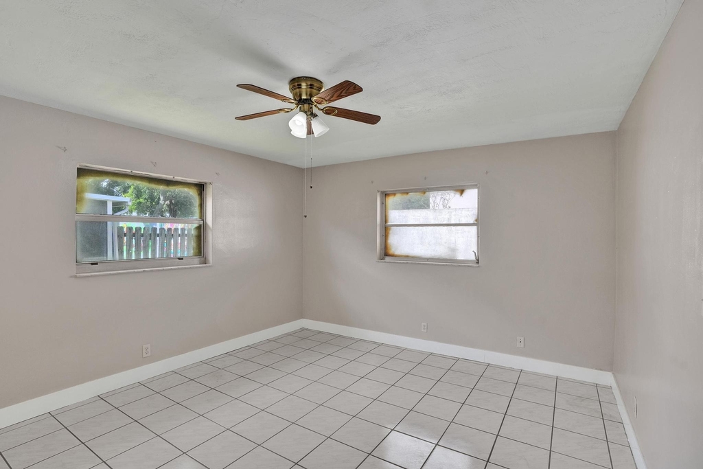 7010-7012 Nw 78th Avenue - Photo 16