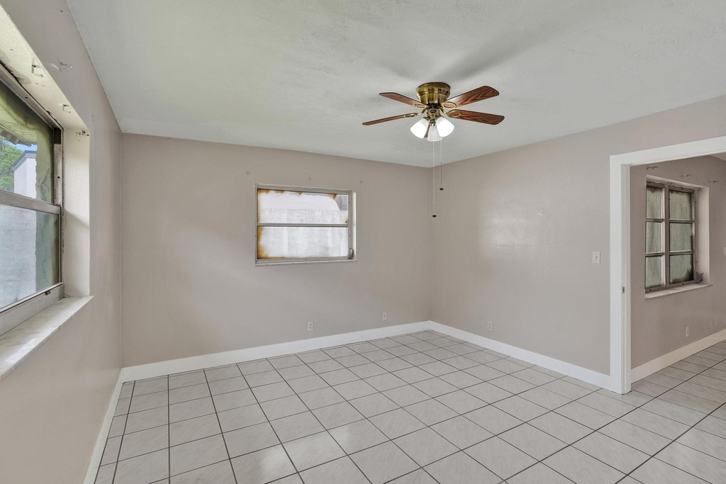 7010-7012 Nw 78th Avenue - Photo 19