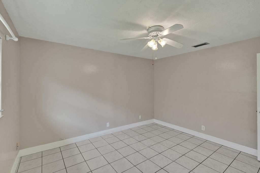 7010-7012 Nw 78th Avenue - Photo 29