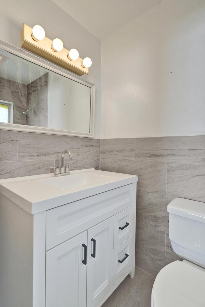 7010-7012 Nw 78th Avenue - Photo 25