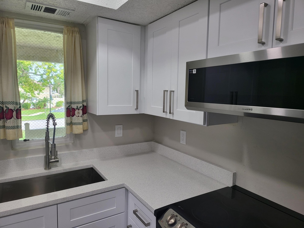 1562 Se Royal Green Circle - Photo 8