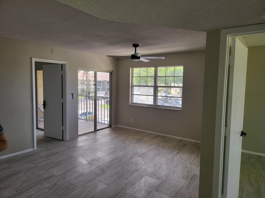 1562 Se Royal Green Circle - Photo 2